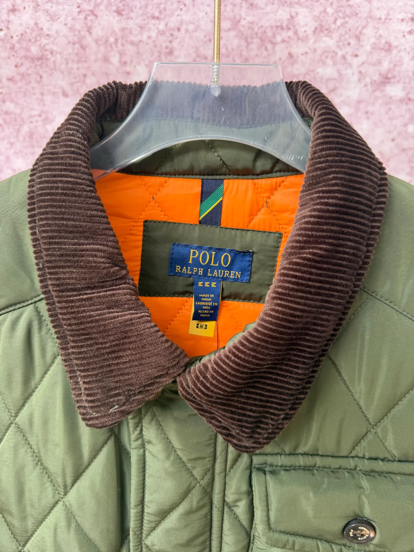 P430 Raff's new rhombus plaid workwear cotton jacket, customized hardware accessories, fine workmanship inside and outside to maintain the original details, simple version, old money style, casual matching, workmanship details restored, diamond grid stitching inside and outside fixed, collar and cuffs with corduroy to add matching attributes, shoulder chapters highlight the brand tonality, hem slit snap design is more matching attributes, full of details